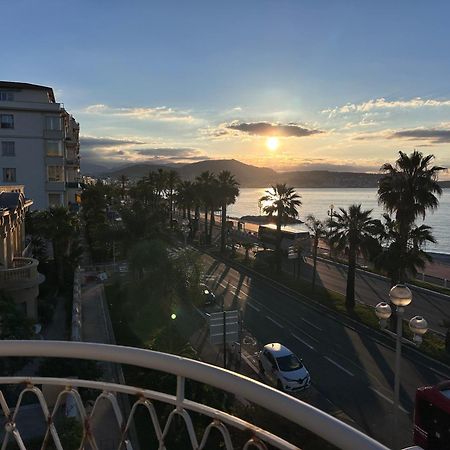 Beach Front, Superbe Appartement Pour 4 Personnes نيس المظهر الخارجي الصورة