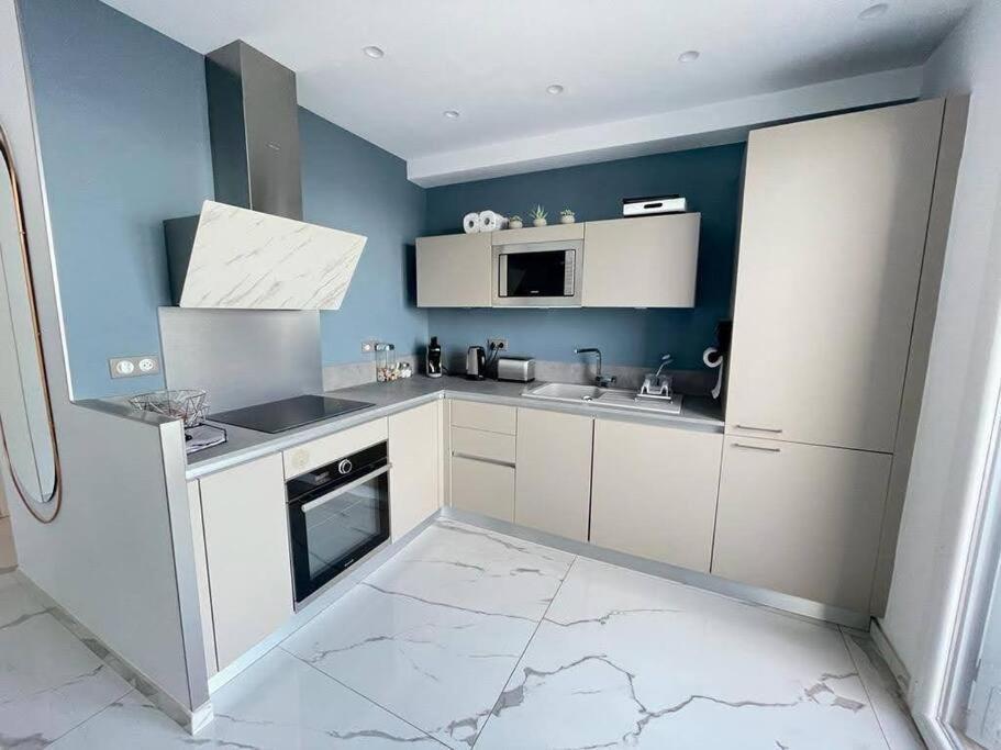 Beach Front, Superbe Appartement Pour 4 Personnes نيس المظهر الخارجي الصورة