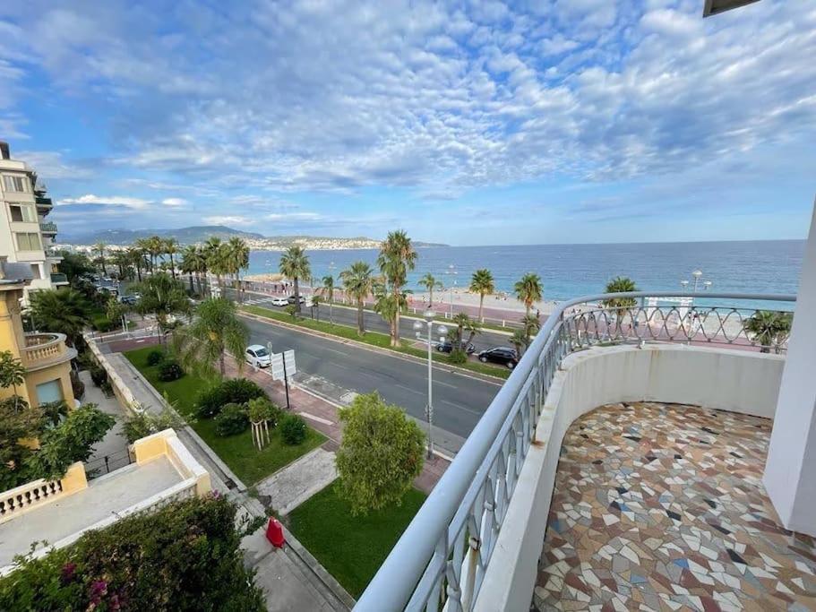 Beach Front, Superbe Appartement Pour 4 Personnes نيس المظهر الخارجي الصورة