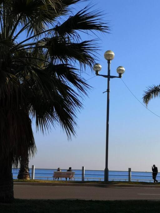 Beach Front, Superbe Appartement Pour 4 Personnes نيس المظهر الخارجي الصورة