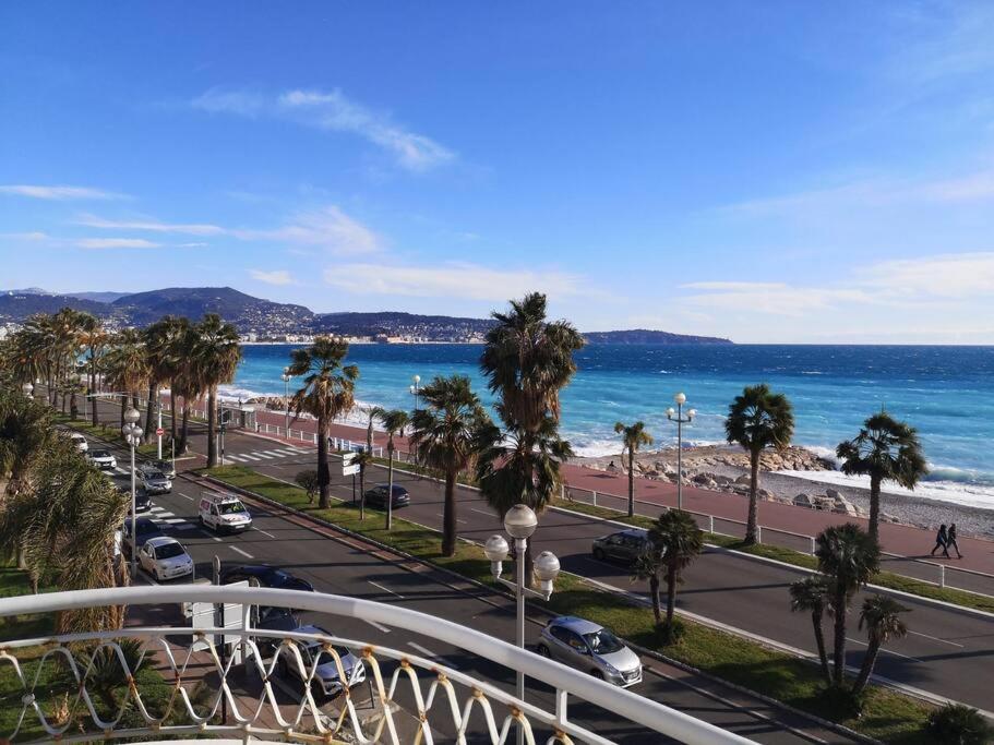 Beach Front, Superbe Appartement Pour 4 Personnes نيس المظهر الخارجي الصورة