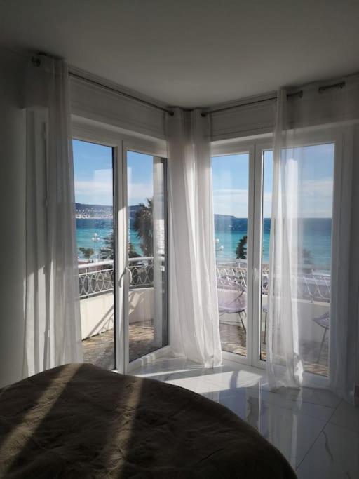 Beach Front, Superbe Appartement Pour 4 Personnes نيس المظهر الخارجي الصورة