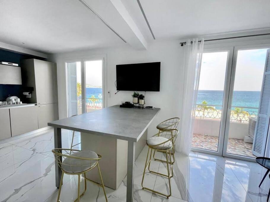 Beach Front, Superbe Appartement Pour 4 Personnes نيس المظهر الخارجي الصورة