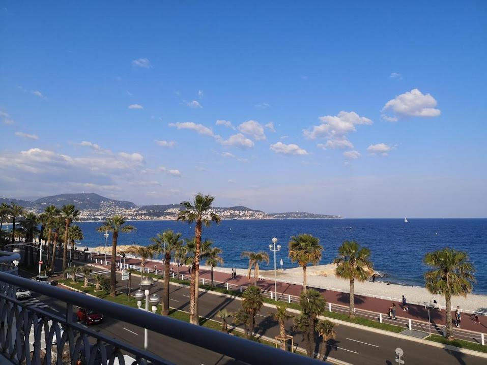 Beach Front, Superbe Appartement Pour 4 Personnes نيس المظهر الخارجي الصورة