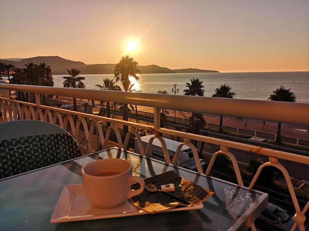 Beach Front, Superbe Appartement Pour 4 Personnes نيس المظهر الخارجي الصورة