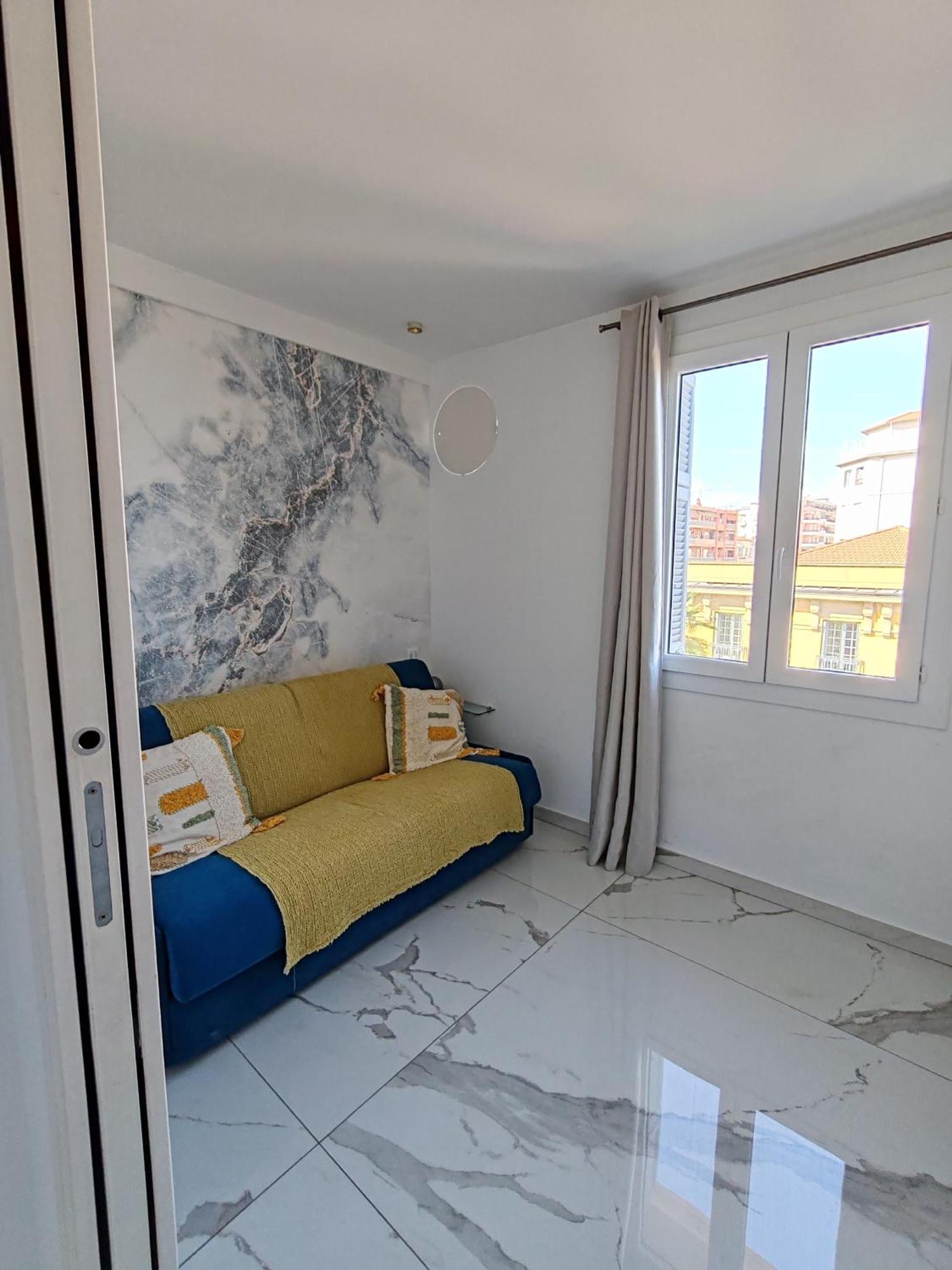 Beach Front, Superbe Appartement Pour 4 Personnes نيس المظهر الخارجي الصورة