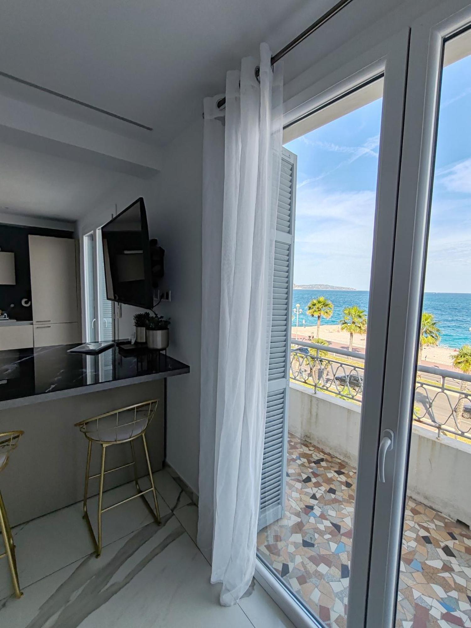 Beach Front, Superbe Appartement Pour 4 Personnes نيس المظهر الخارجي الصورة
