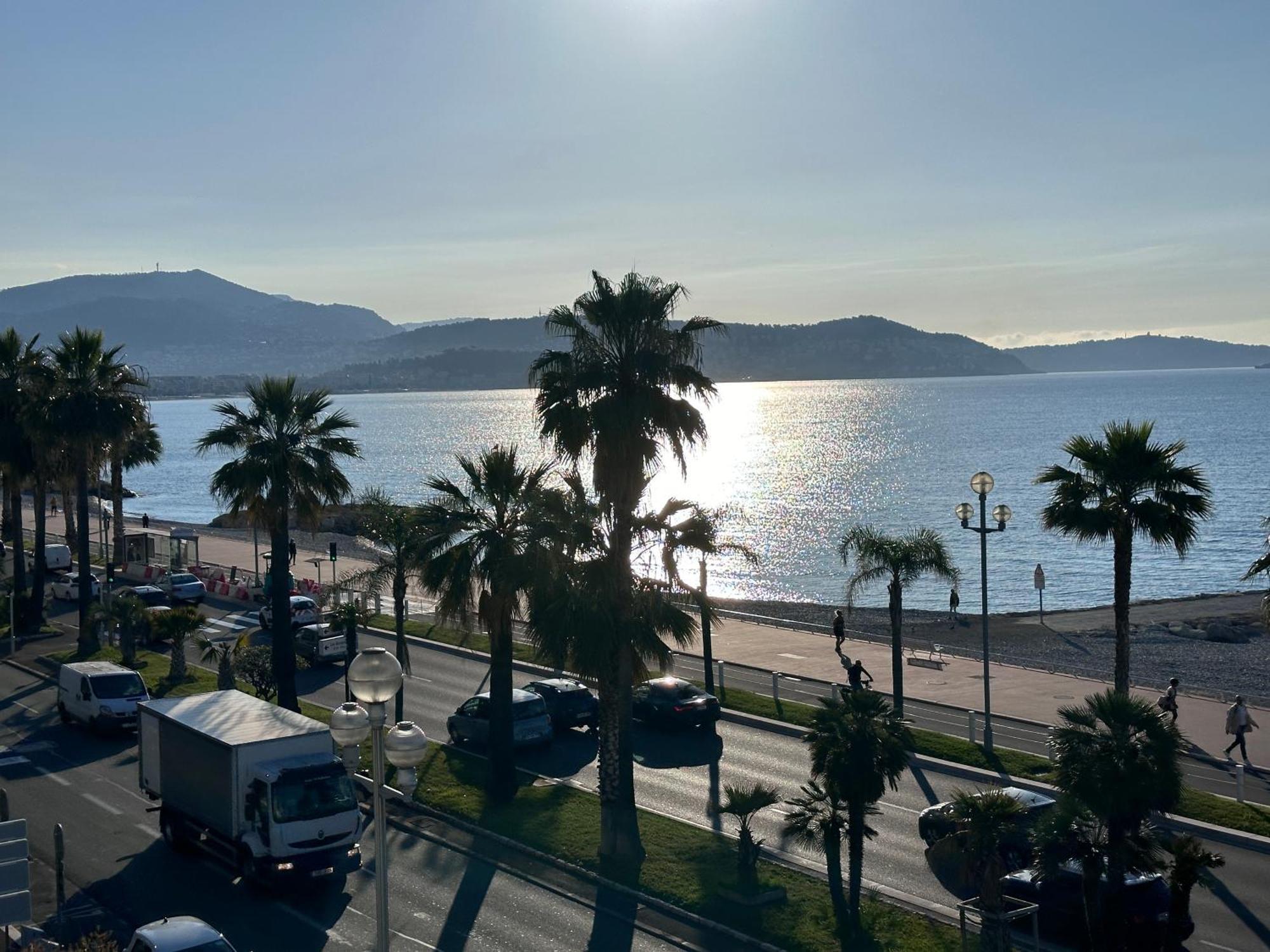 Beach Front, Superbe Appartement Pour 4 Personnes نيس المظهر الخارجي الصورة