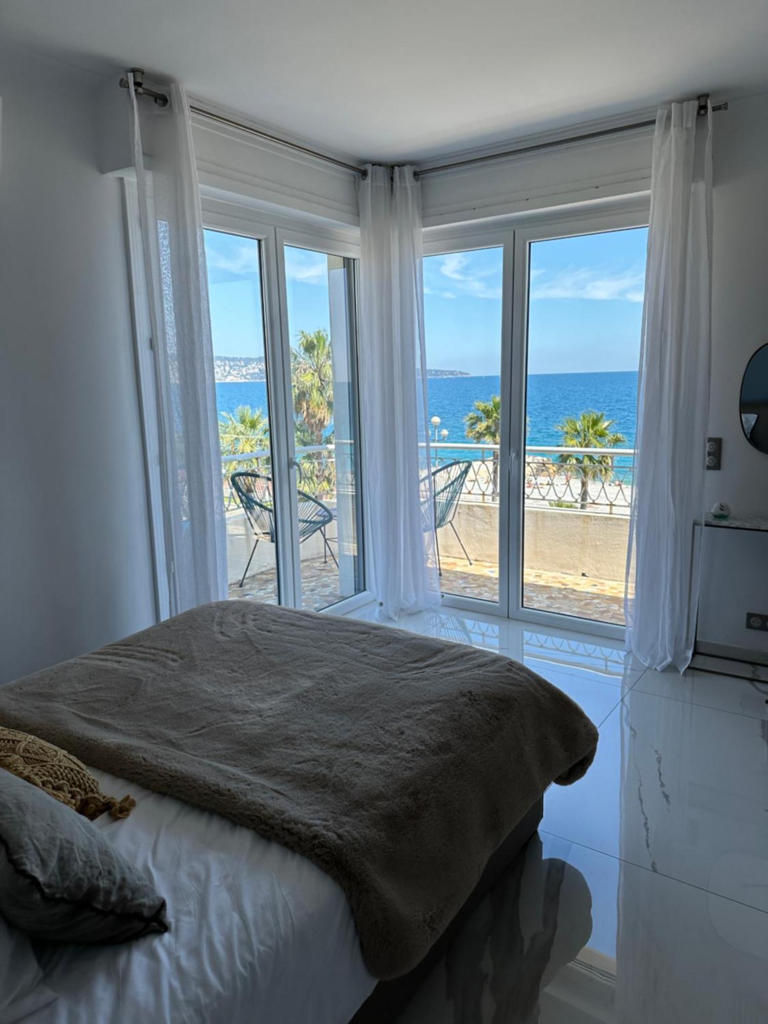 Beach Front, Superbe Appartement Pour 4 Personnes نيس المظهر الخارجي الصورة