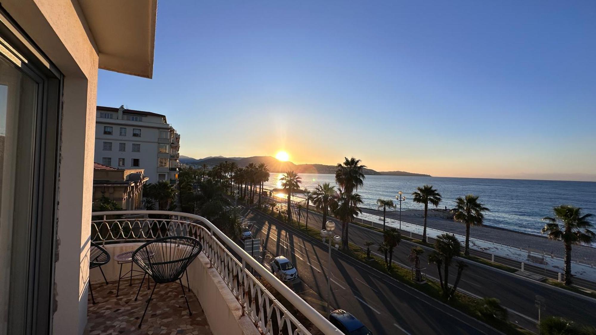 Beach Front, Superbe Appartement Pour 4 Personnes نيس المظهر الخارجي الصورة
