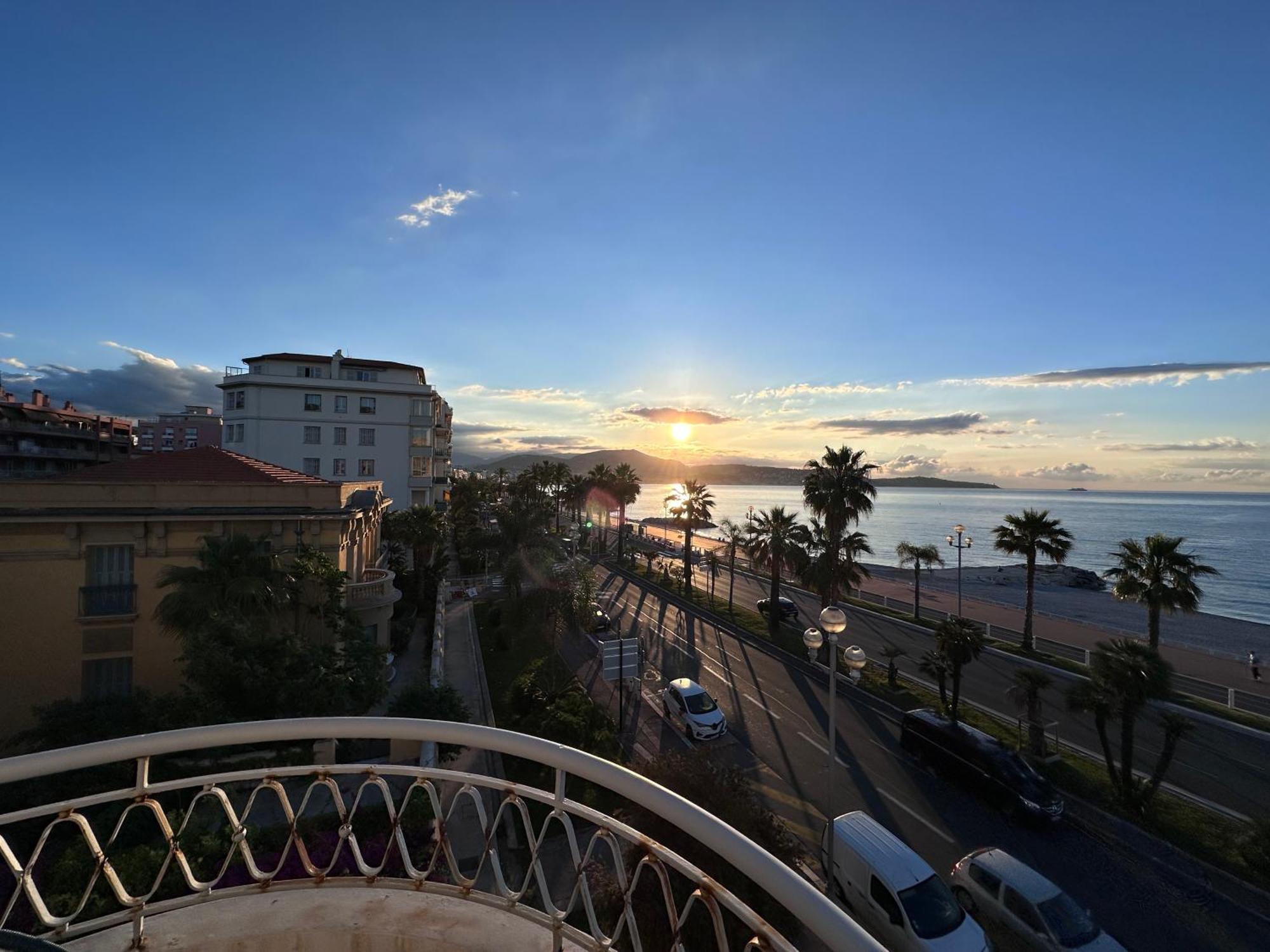 Beach Front, Superbe Appartement Pour 4 Personnes نيس المظهر الخارجي الصورة