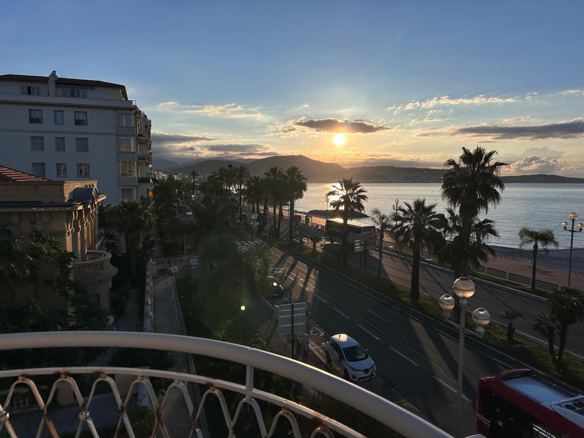Beach Front, Superbe Appartement Pour 4 Personnes نيس المظهر الخارجي الصورة